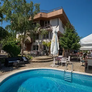 https://guest-house-la-casa.varna-hotels.com